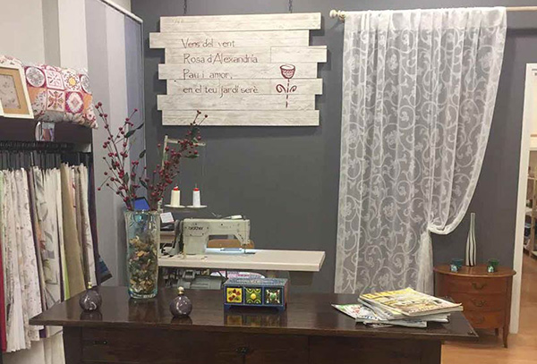 Interior tienda de cortinas Mataró